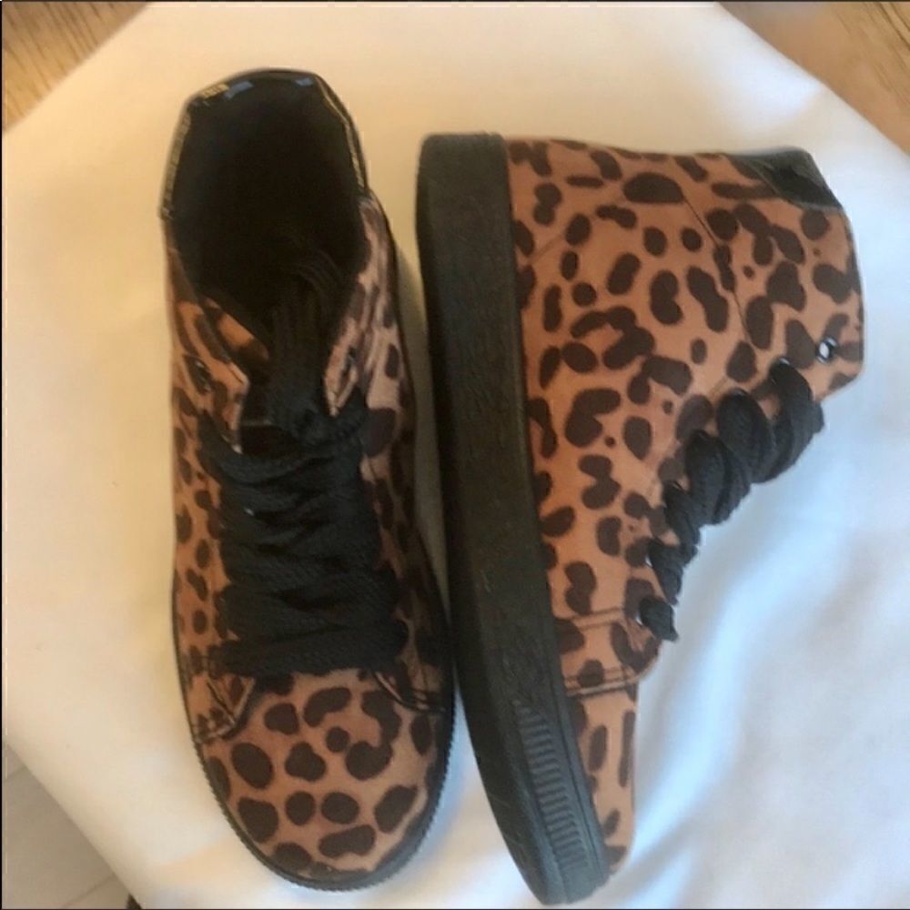 BAMBOO LEOPARD MOTIF HIGH TOP SNEAKERS.